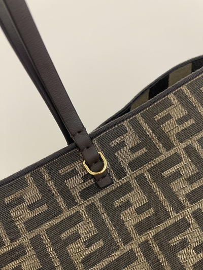 フェンディバッグ側面デザイン